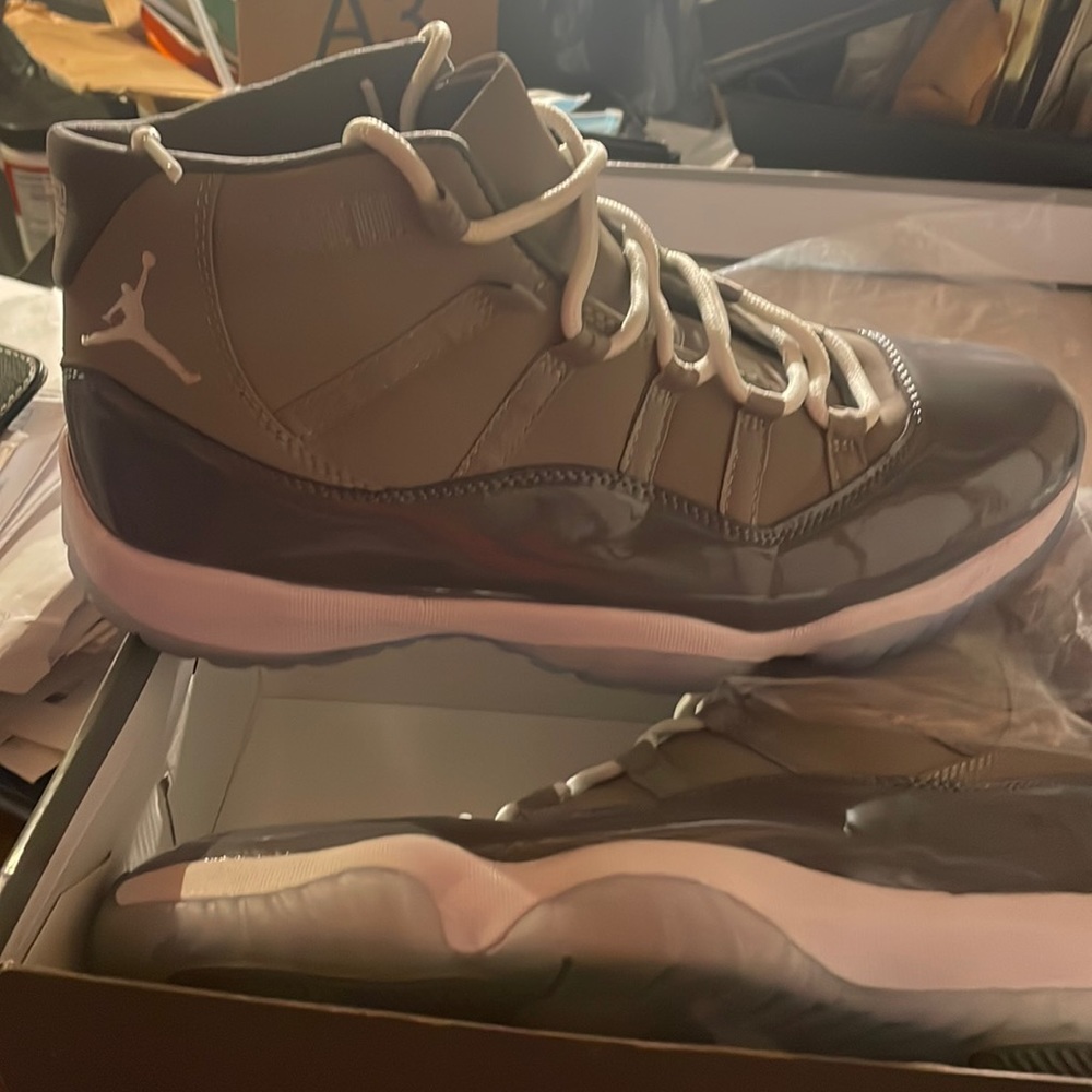 Air Jordan 11 retro grey size 12 exclusive